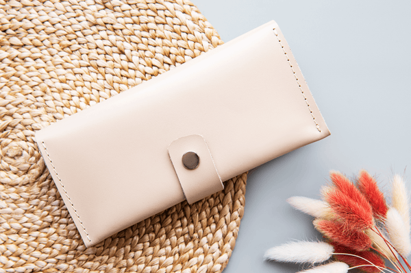 Wallets & Clutches
