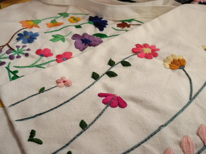 MEADOW FLOWERS TOTE BAG EMBROIDERY KIT