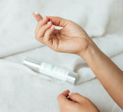 LOVASKIN Instant Moisturizer – application to hands