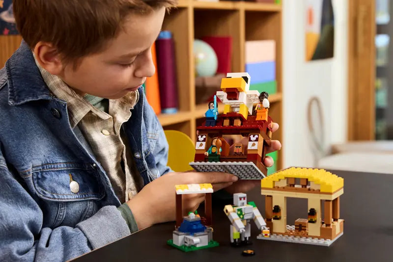 LEGO - 21273 - MINECRAFT - L'attaque du village du ballon fantôme - 555 pièces