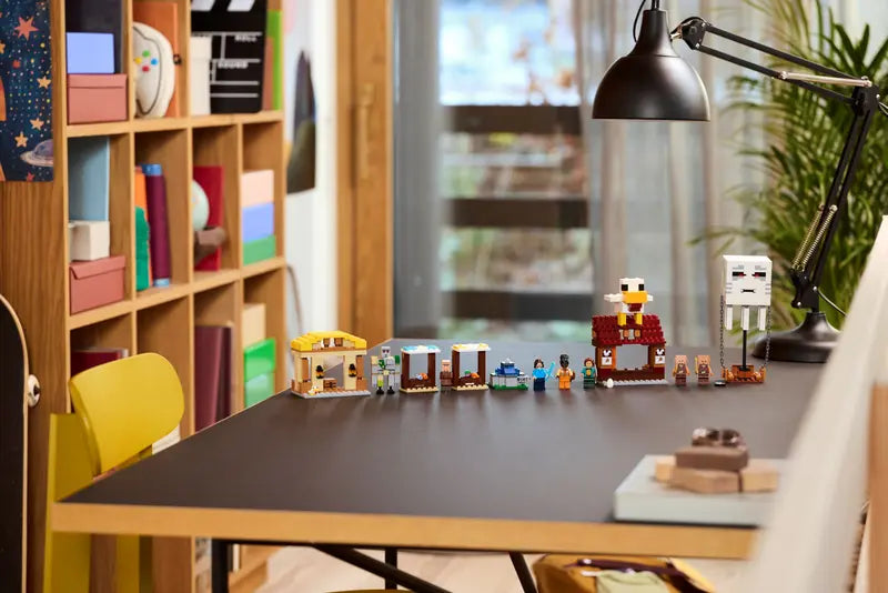 LEGO - 21273 - MINECRAFT - L'attaque du village du ballon fantôme - 555 pièces