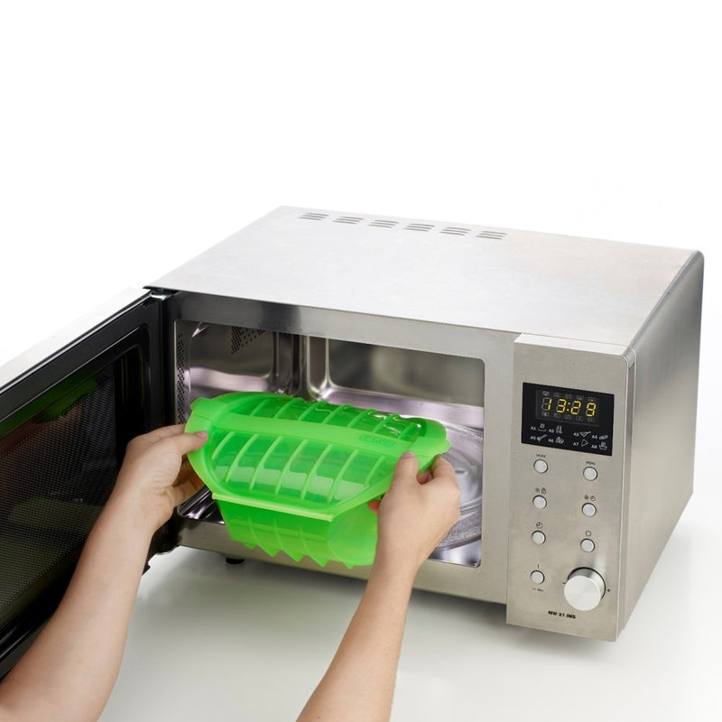 Lékué green steam case with tray in the microwave