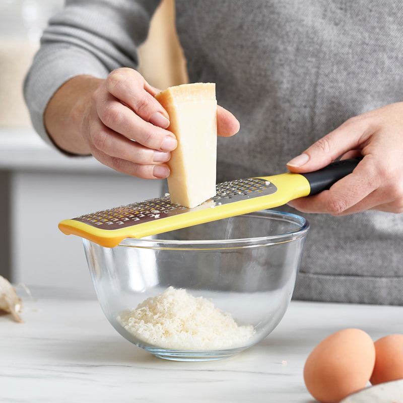 Joseph Joseph - Râpe à main Grip-Grater™ Grosse maille