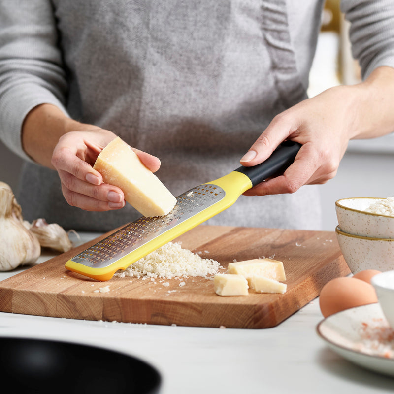 Joseph Joseph - Râpe à main Grip-Grater™ Grosse maille
