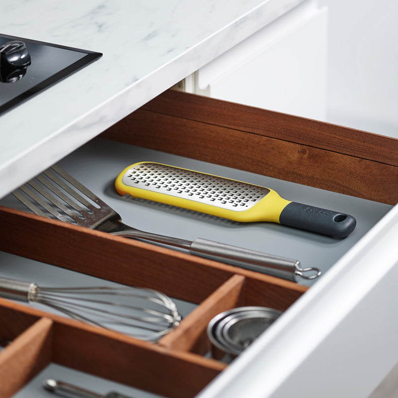 Joseph Joseph - Râpe à main Grip-Grater™ Grosse maille