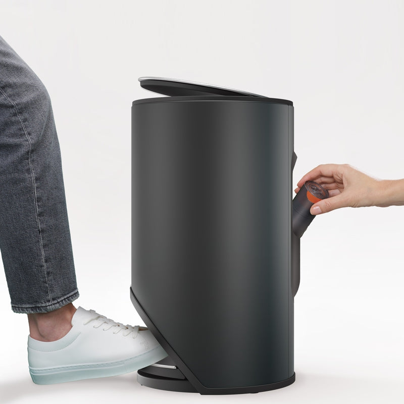 Joseph Joseph - Poubelle à pédale Arc™ - Noir carbone | 10 L / 2,6 gal