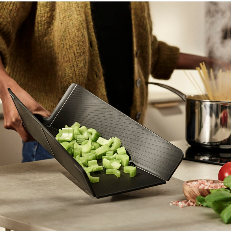 Joseph Joseph - Planche à découper pliante Chop2Pot™ Plus - Noir | 37,5 × 21 cm