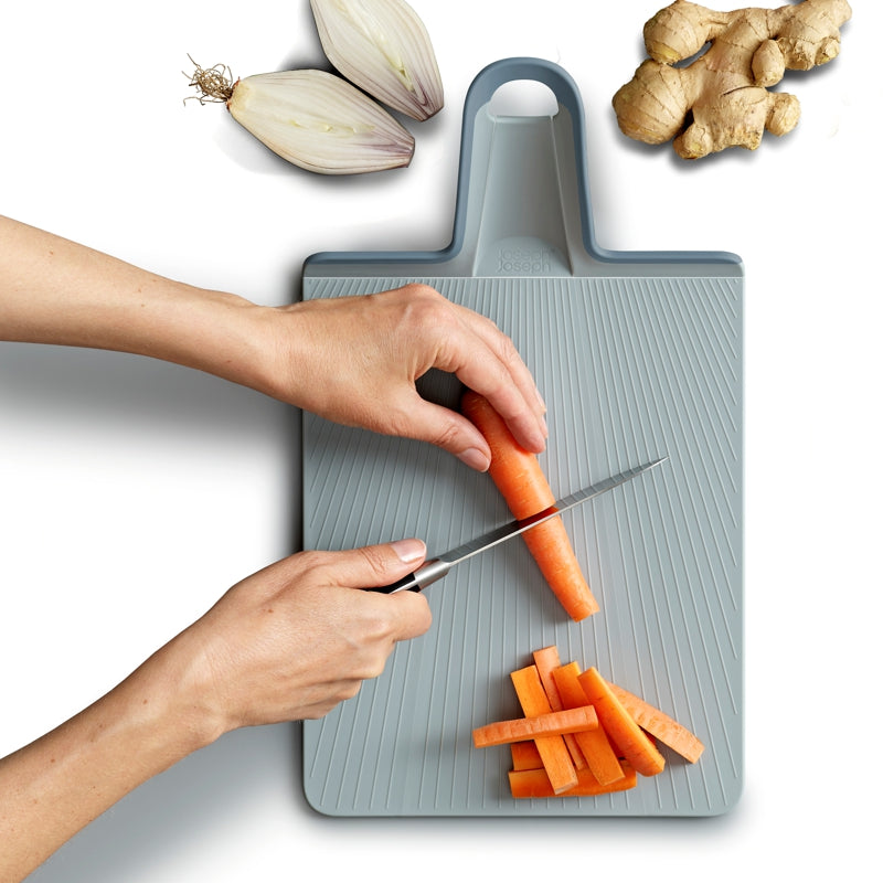 Joseph Joseph - Planche à découper pliable Chop2Pot™ Plus - Bleu | 37,5 × 21 cm / 14,7 × 8,3 po