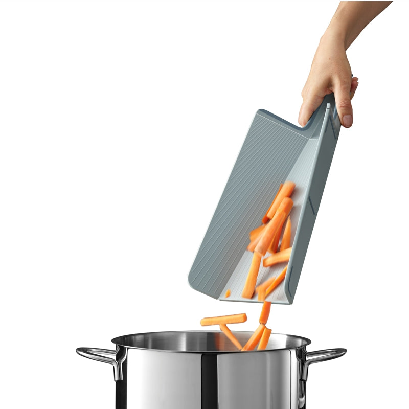 Joseph Joseph - Planche à découper pliable Chop2Pot™ Plus - Bleu | 37,5 × 21 cm / 14,7 × 8,3 po