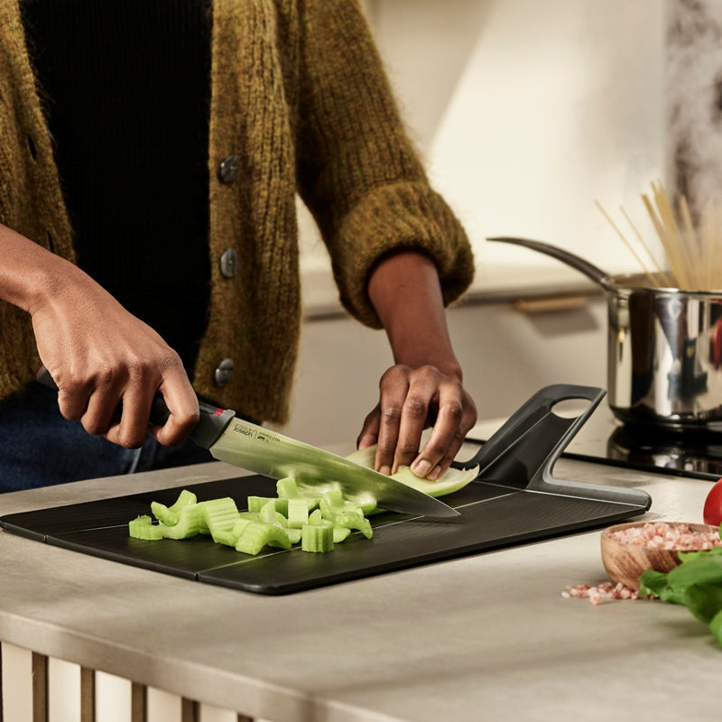 Joseph Joseph - Planche à découper pliable Chop2Pot™ Plus - Noir | 45 × 26 cm