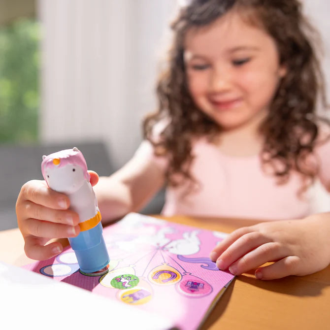 Melissa & Doug - Sticker WOW! - Bloc d'activités et tampon à autocollants - Licorne