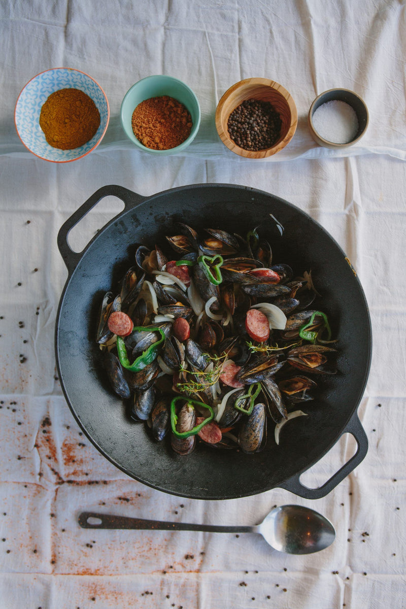 Victoria - Cast Iron Wok - 35.5 cm