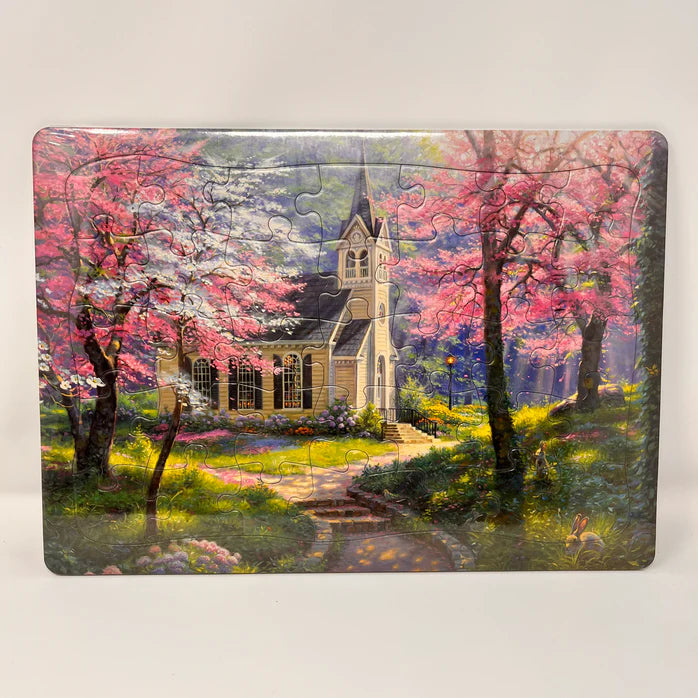 Cobble Hill - Puzzle Plateau de 35 Pièces - Chapelle des Cerisiers en Fleurs