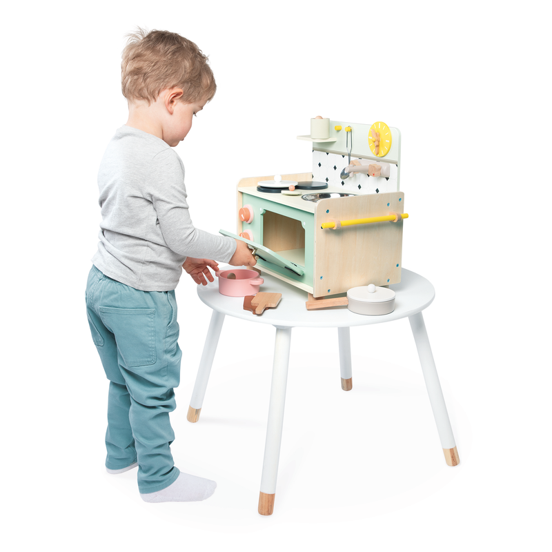 MAMIE SOLEIL: KITCHENETTE