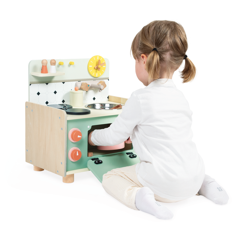 MAMIE SOLEIL: KITCHENETTE