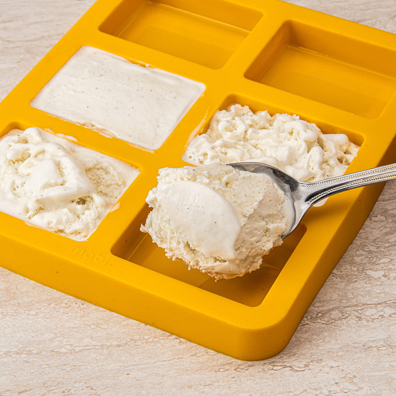 MOBI ice cream sandwich maker - T-Rex, yellow - product detail or serving example