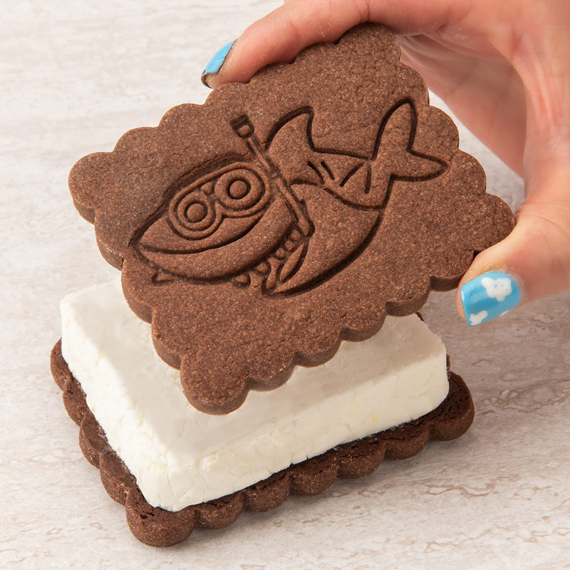MOBI ice cream sandwich maker - Shark, light blue - product detail or serving example