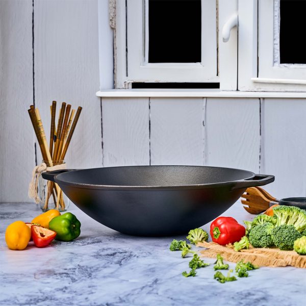 Victoria - Cast Iron Wok - 35.5 cm
