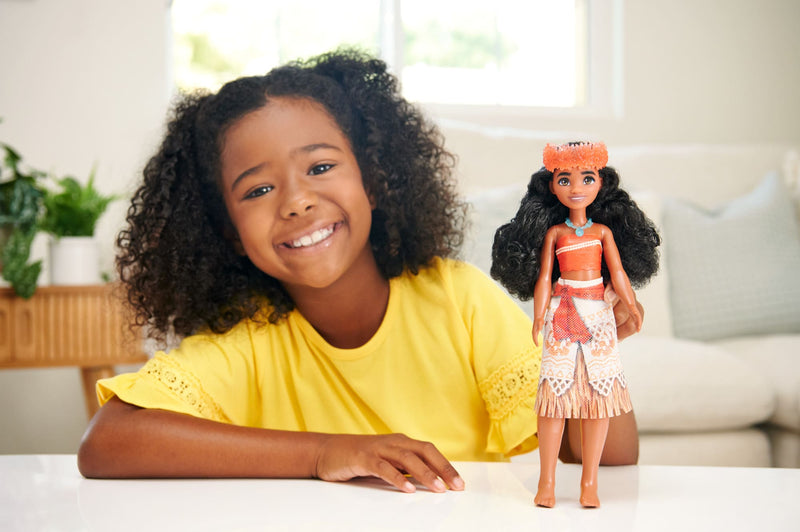 Disney Princess - Moana Fashion Doll - Product detail or play view 2
