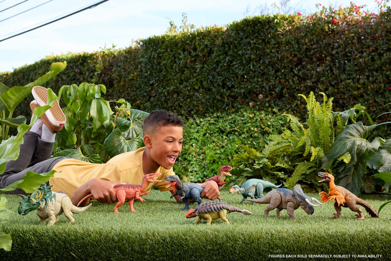 Jurassic World - Wild Roar Dinosaur Figure - Product detail or play view 2