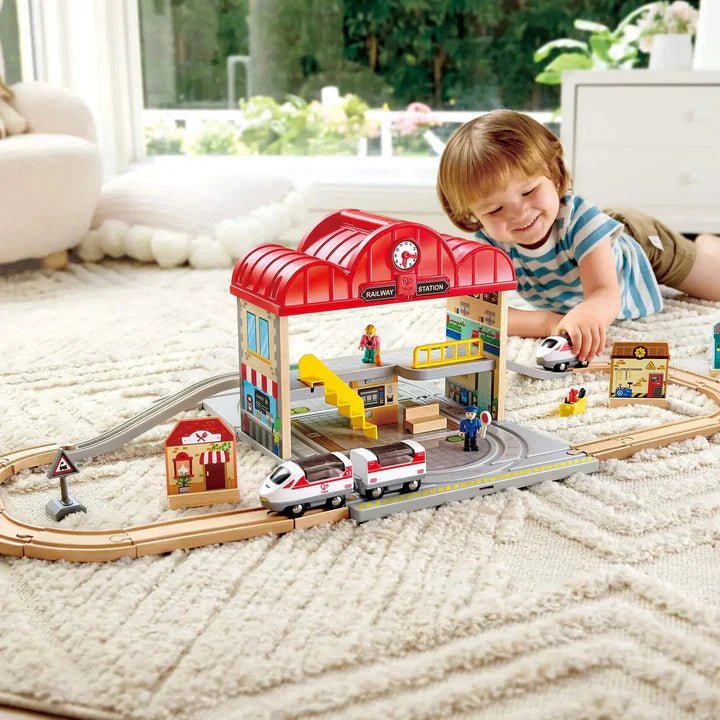 Hape - PORTABLE TRAIN STATION SET Games & Toys