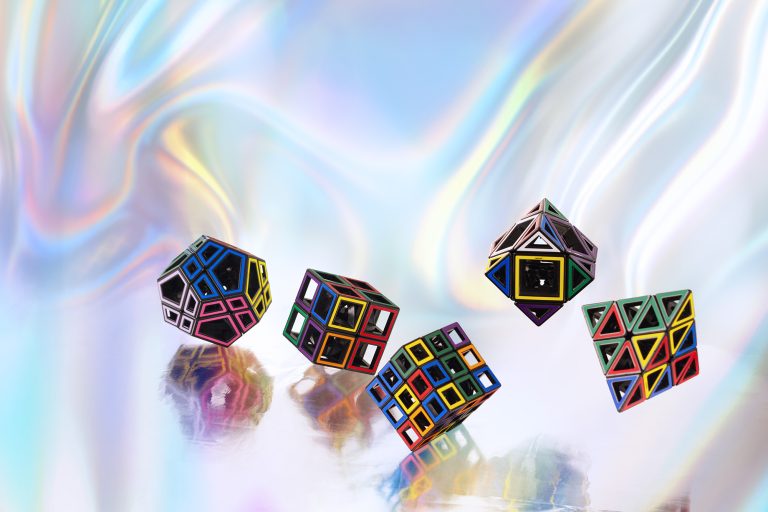 JOUETS RÉCENTS - CUBE À BROCHETTE CREUX 