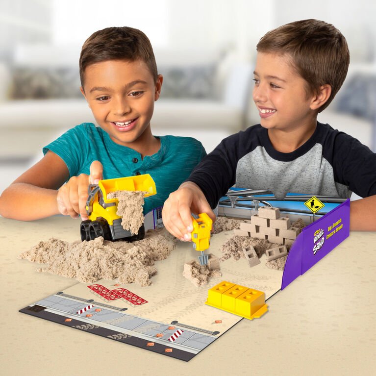 Kinetic Sand - Dig & Demolish Construction Truck - detail view 7