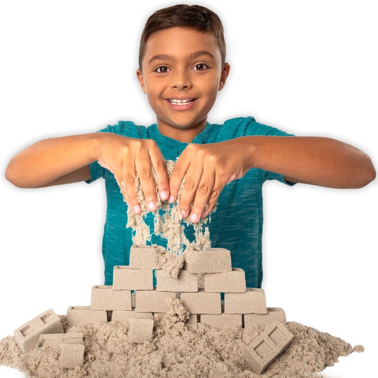 Kinetic Sand - Dig & Demolish Construction Truck - detail view 3