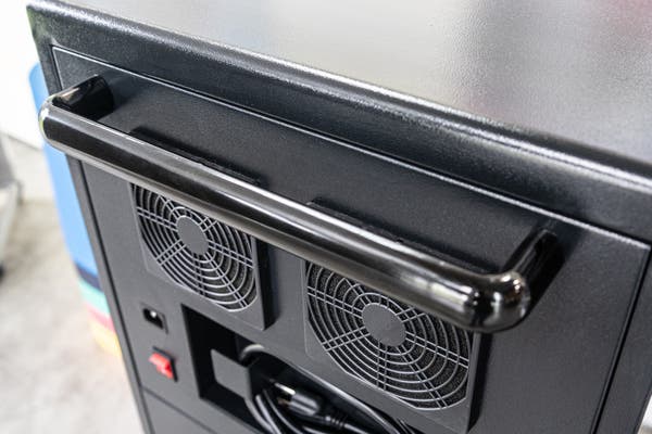 Luxor – 30-Device USB-C Laptop Charging Cart with Locking Door and Fans | Black